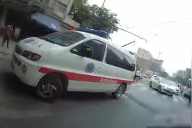 西安交警查获假救护车，卫健委已介入视频封面