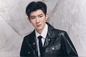 王源湿发造型 时尚又撩人图片