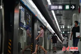 今起，北京地铁高峰时段车厢空调目标温度设定25℃图片