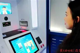 武汉东西湖区交警推出智能化换证服务：几分钟换领新驾驶证到手图片