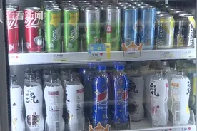 27岁查出白内障险失明 竟是因为长期喝这个图片