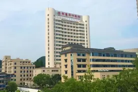 肚子胀得像蛙腹一样！杭州200斤小伙为了减肥使出“狠招”，却让自己住进了ICU……图片