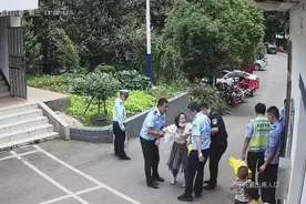 云南女子认出三年前救命恩人，接下来一幕所有人都愣了图片