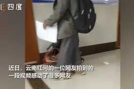 爷爷用玩具车拉奶奶去医院，网友羡慕：爱情不分年纪图片