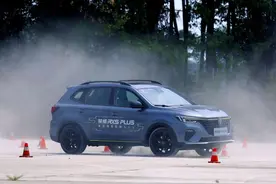 有颜更有料！荣威RX5 PLUS可不是花架子图片