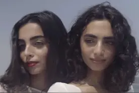 不同国家的两个女孩长相极其相似 连家人都难以分辨图片