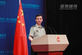 解放军驻吉布提保障基地官兵已换装“星空迷彩服”？国防部回应图片