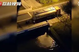 槽罐车偷排泥浆欲逃逸，居民骑车阻止竟被撞身亡！警方通报来了图片
