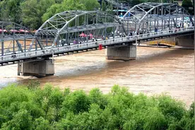 黄河遇今年第1号洪水 黄河兰州段接近警戒水位图片