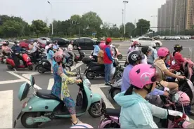 常州第一单！骑电动自行车不戴头盔被罚图片