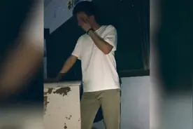 高三学生教室齐唱再见唱哭班主任，网友：看哭了图片