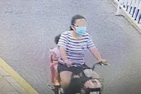 心真大！女子骑无牌车被拦下，丢下4岁女儿跑了！孩子父母仍未出现图片