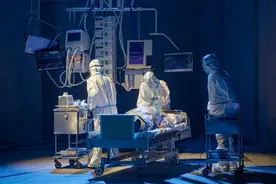 抗疫音乐剧《那年那时那座城》首演，看哭援鄂医疗队员图片