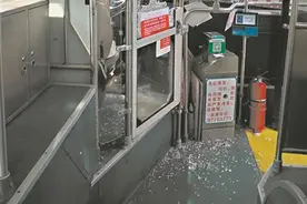 短线车不停站男子怒砸玻璃？刑拘图片