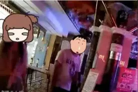 女子KTV唱歌正嗨，陌生人突然冲进包厢：真难听别唱了图片