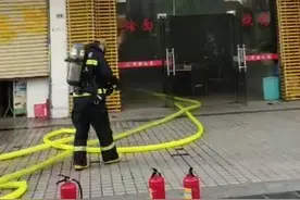 海口金贸西路一餐饮店突冒浓烟 经查为电磁炉干烧引起图片