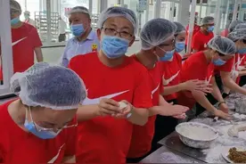 烟台二中包了2万“状元饺”，888名考生吃完战高考图片