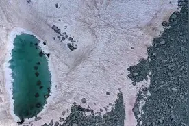 粉色的阿尔卑斯冰川？这并不是个好消息图片