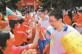 最后一课 老师飙歌 学生飙泪图片