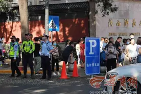 西安陕师大附中考点外设临时停车场 方便送考家长停车图片