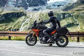 时尚中国丨纯爷们的性感标配，骑上又帅又飒的大摩托带小姐姐乘风破浪图片