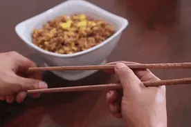 洗完筷子朝上放还是朝下放？关于筷子的使用，你都清楚吗？看完涨知识图片