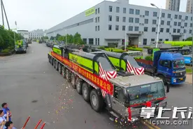 最大起重量超1000吨 中联重科推出轮式起重机世界之最图片