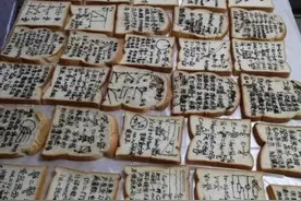 动画片同款！90后男老师熬夜制作了48份特殊的高考礼物……图片