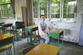 一个人的高考考场 1人考日语3个老师监考图片