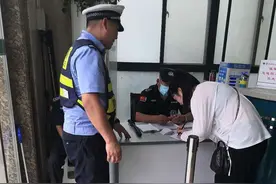 沈丘女孩喉卡硬币生命垂危 商水交警警车开道送医院图片