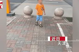 盲童学走盲道被违停车阻挡，后续来了图片