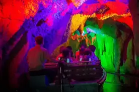 江苏南通：“千车万人游港闸”启动丨带动城市夜经济，旅游消费再添动能图片