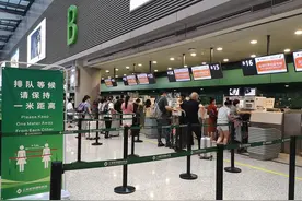 虹桥机场航班起降量恢复至同期九成，黑科技加入常态化防疫图片