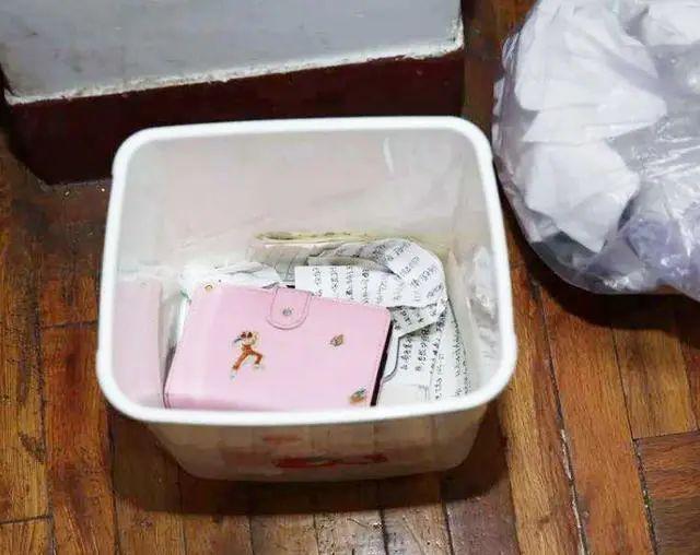 花露水倒入白醋中，一次性搞定多个居家难题