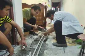 公租房渗漏 物业关阀了事 记者跑腿后，房管所立即维修图片