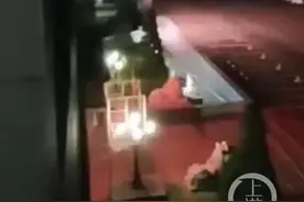 辽宁阜新一污水处理厂爆炸致2人轻伤，伴冲天火光浓烟图片