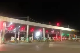 救援车辆返程被卡收费，“卡点”究竟在哪？图片