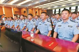 辅警授衔、警号终身固定、工资年薪制……杭州的“第二警队”迎来全新改革图片