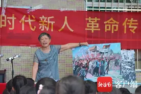 海南79岁退休教师宣讲女革命家传奇故事 激发学生爱国主义理想信念图片