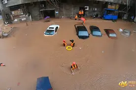 四川广安：强降雨致多地受灾 消防紧急疏散转移群众222人图片