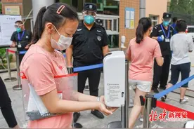 北京中考英语素材贴近考生生活，“战疫”元素巧妙融入试卷图片