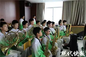 听音记谱，扬州有一支“看不见”的管乐团图片