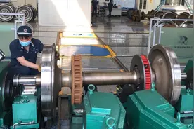 走进火车“4Ｓ店”，看看火车如何“四轮定位”图片