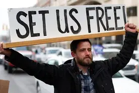 国际观察丨芝加哥周末枪案致50余人伤亡，全美第三大城市缘何沦为“犯罪之城”？图片