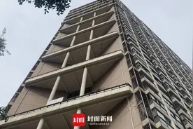 成都一女子和一幼童从高楼坠亡 现场探访：家属仍未出现 死者身份尚在调查图片