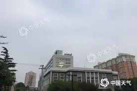 北京今日炎热持续最高温34℃ 阵风6级左右山区有雷雨图片