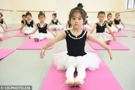 江苏连云港：东海留守儿童暑假学“舞”艺图片