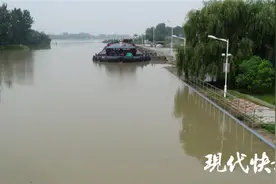 淮河下游大柳巷船闸水位迅速上涨，已启动防汛应急预案图片