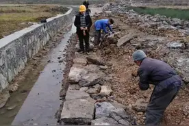 以工代赈助力脱贫攻坚的“发改实践”图片