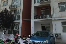 追踪｜郑州警方仍在排查肇事拖把来源 建议物业给楼上加装监控，专拍高空抛物坠物图片